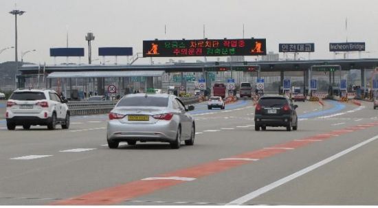  '2배 비싼' 공항고속도로·인천대교 통행료…2022년까지 2천원대 인하
