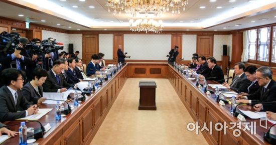 [포토] 4.19 기념식 앞두고 국정현안점검조정회의 개최