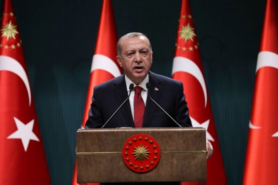 터키, 국가비상사태에서 조기 대선 결정…'에르도안 권력 강화될 듯'