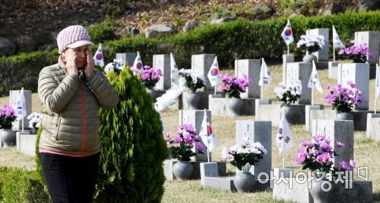 [포토] 눈물 닦는 유가족