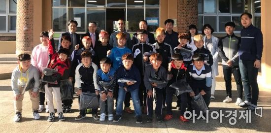 진도군축구협회, 축구 꿈나무 10년째 후원