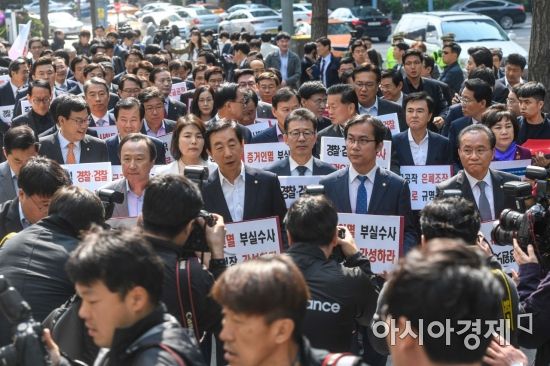 [포토]이주민 서울지방경찰청장 면담 요구하는 자유한국당