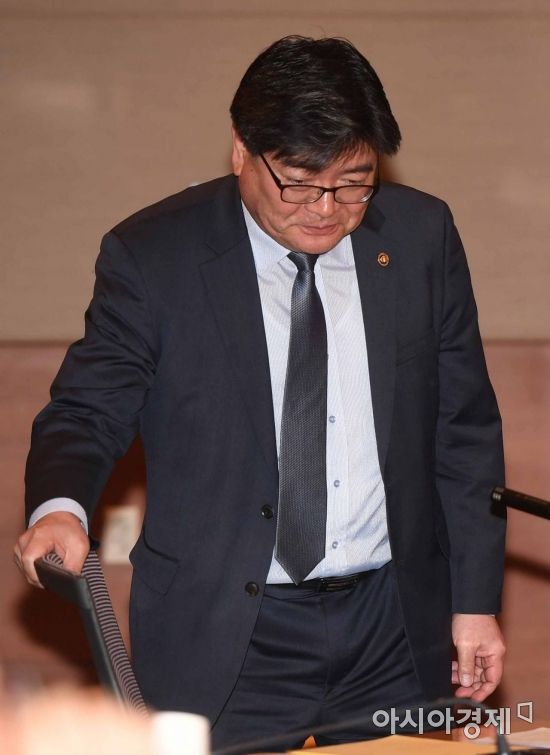 [포토]회의 참석하는 김용진 기재부 제2차관