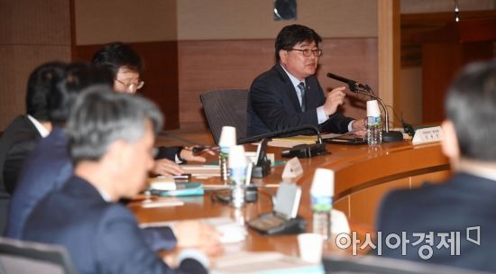 [포토]김용진 기재부 제2차관 주재로 열린 범정부 추경 대응 TF 2차 회의