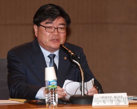 [포토]추경 대응 TF 회의 주재하는 김용진 기재부 2차관