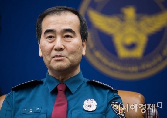 [포토] 자유한국당 의원 질의에 답하는 이주민 서울경찰청장