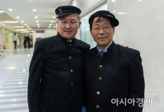 [포토] '표창원, 윤후덕 의원이 교복입은 까닭은?'