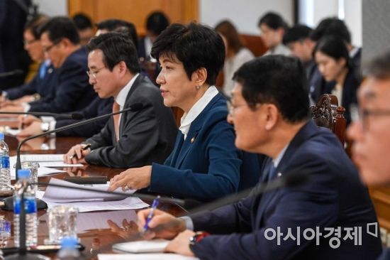 [포토] 모두발언하는 김영주 고용노동부 장관