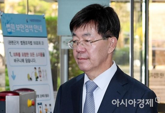 '돈봉투 만찬' 이영렬 전 서울중앙지검장 항소심도 무죄 