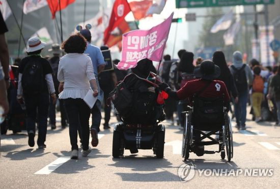 연 보험료 2만5000원…전동휠체어 보험 오늘 출시