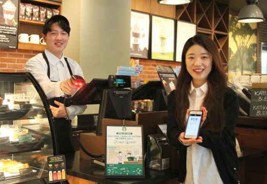 사라지는 면대면 주문·현금 결제…알바 대신 무인주문기 '고용'·노 캐시 매장 '속속' 