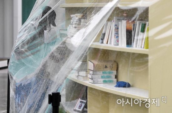 [포토]광화문 '책 축제' 우천으로 취소