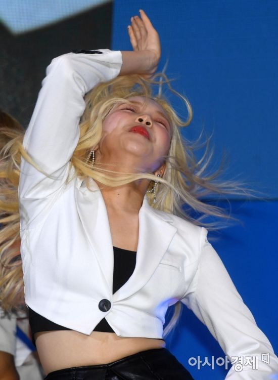 [포토]모모랜드 주이 '누가 저 좀 말려주세요'