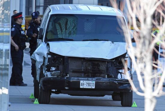 '토론토 차량돌진' 10명 사망…용의자는 25세 대학생