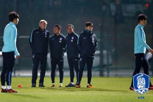 [월드컵 D-50 ①] 한국 축구를 위해 그들이 러시아에 뜬다 '코치 어벤져스'