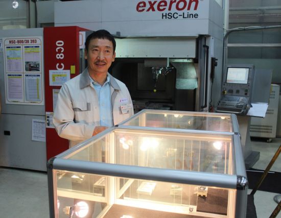 [강소기업CEO] 독보적 '이중사출금형기술' 바이어 두손 활짝