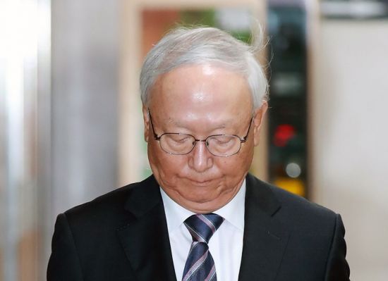 검찰, '청와대 특활비 상납' 의혹 전직 국정원장 3인에 징역 5~7년 구형