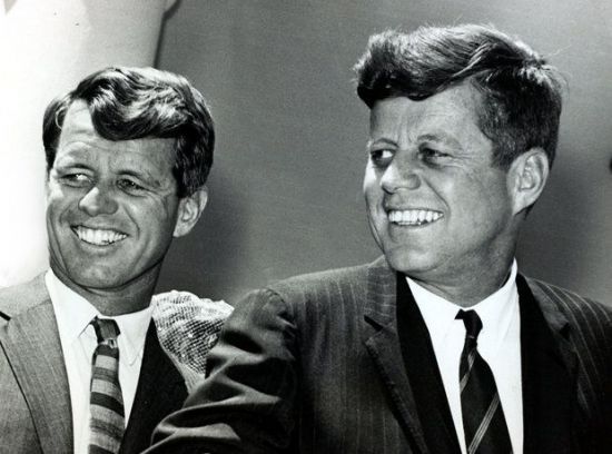 [신조어사전] 네포티즘(Nepotism) - 나라와 기업을 좀먹는 족벌주의의 폐해