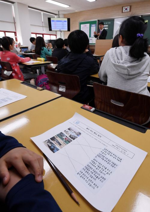 남북정상회담이 열린 2018년 4월27일 서울 중구 덕수초등학교의 한 4학년 교실에서 통일교육이 진행되고 있다. /김현민 기자 kimhyun81@