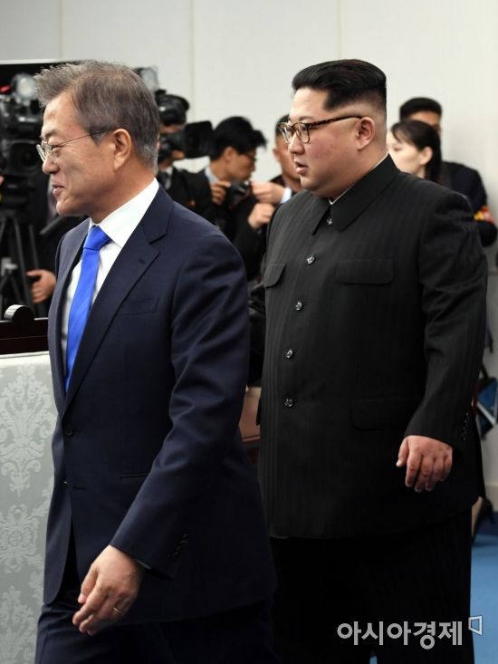 [포토]남북 정상, 회담장으로 입장
