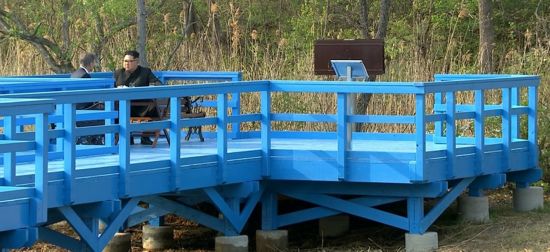 남북 정상, 배석자 없이 30분 담소 종료(속보)