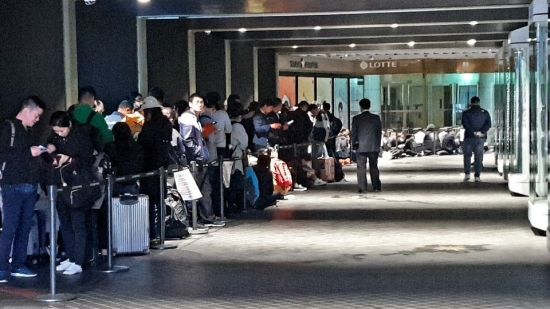 돌아오는 中·늘어나는 日…호텔·면세점 "관광객 두자릿수 기지개"(종합)
