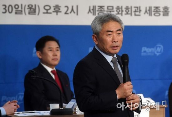 정규재 전 한국경제신문 논설위원. 아시아경제