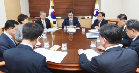 김동연, 정치권에 추경 처리 촉구…"청년·위기지역 회복 불능 우려"