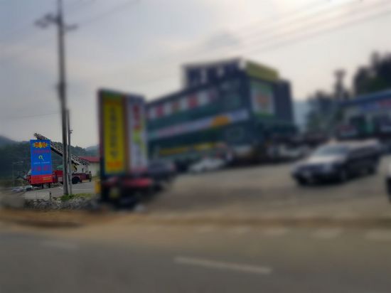광고판으로 전락한 소방차…분양광고에 동원된 폐소방차량