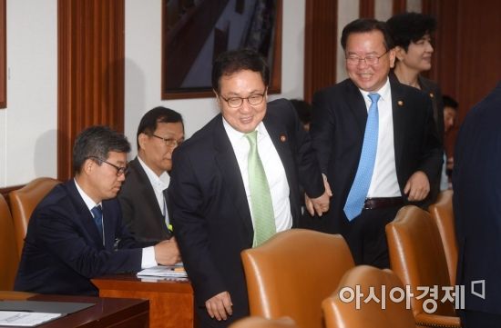 [포토]김부겸 행안부 장관 이끄는 유영민 과기부 장관