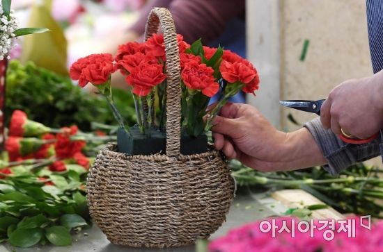 [포토] 가정의 달 맞아 분주해진 손길
