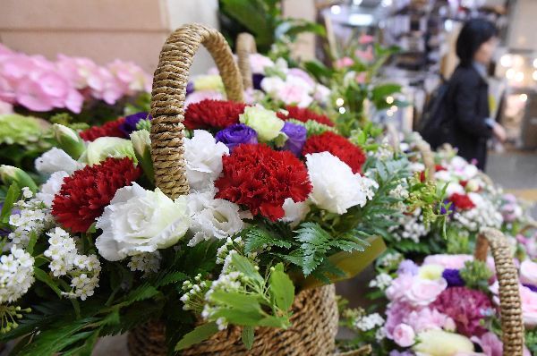 입학·졸업 대목인데…"꽃집 문 닫을까 고민"