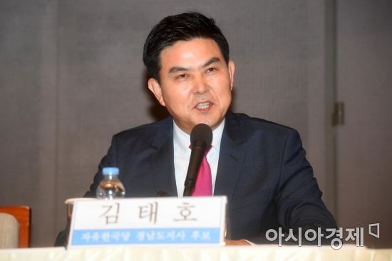김태호 자유한국당 경남도지사 후보가2018년 5월 8일 서울 중구 프레스센터에서 열린 경상남도 도지사 후보 초청 관훈토론회에서 기조발언을 하고 있다. /문호남 기자 munonam@