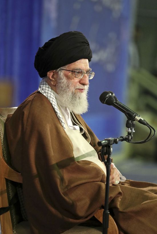 이란 최고지도자 "美 제재 이겨 낼 수 있어…다시 뺨 때릴 것"