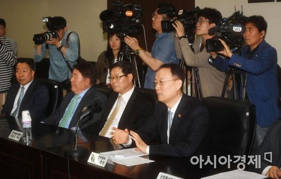 [포토]인사말하는 백운규 산업부 장관