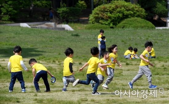 [포토] 푸른 봄을 달리는 아이들
