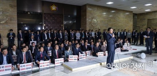 [포토] 자유한국당, 긴급 비상 의원총회