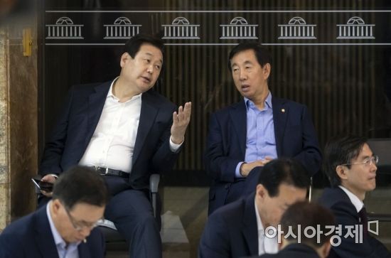 [포토] 본회의장 막아 선 자유한국당