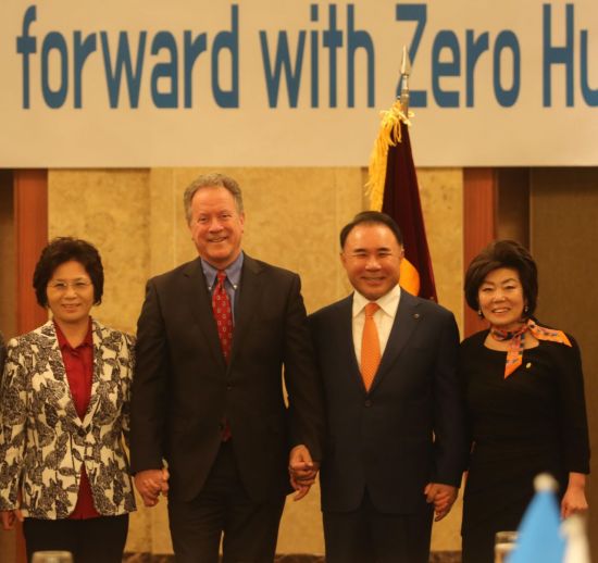 윤홍근 회장 "빈곤·기아 퇴치에 외식산업협회가 앞장 설 것"