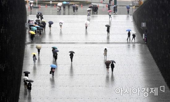 [오늘 날씨]전국 흐리고 비…중부지방 시간당 30㎜ 폭우