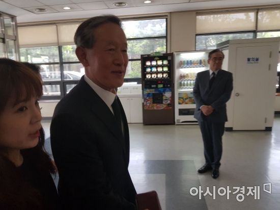 허창수 전국경제인연합 회장이 21일 서울대병원 장례식장을 찾았다.