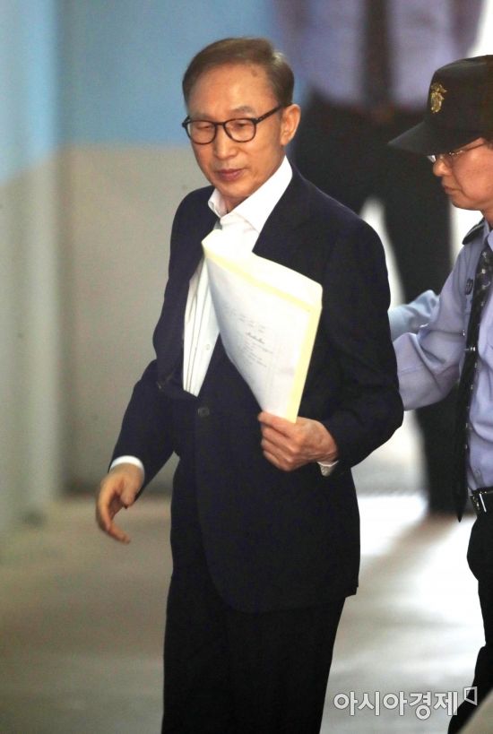 [포토] 굳은 표정의 MB