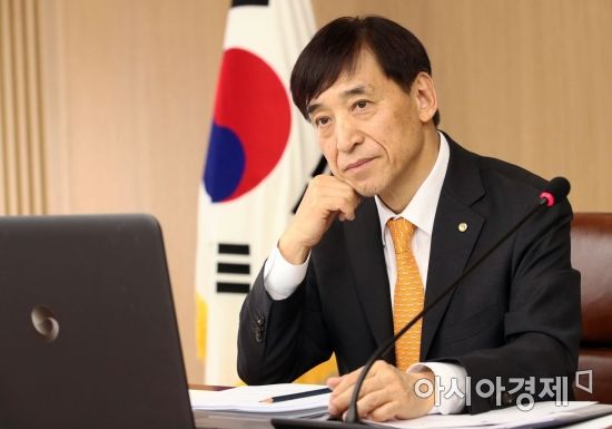 [포토]금융통화위원회 주재하는 이주열 한국은행 총재