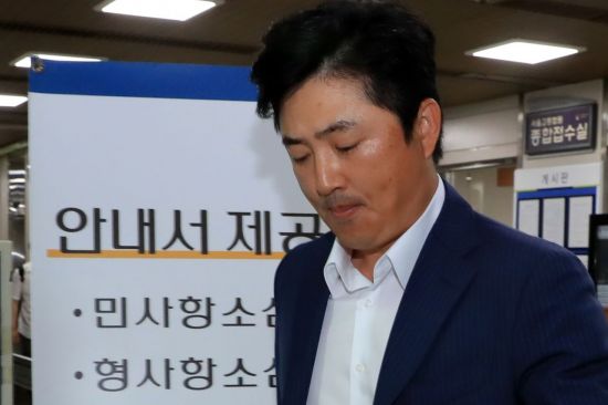 '관세청 매관매직' 고영태 1심서 징역 1년 '법정구속'