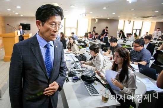 [포토] 브리핑 마친 노형욱 국무2차장