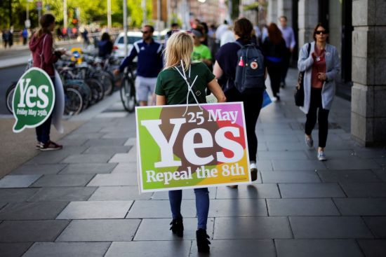 아일랜드, 낙태 금지 헌법 폐기할 듯…출구조사 68% '개헌 찬성표'