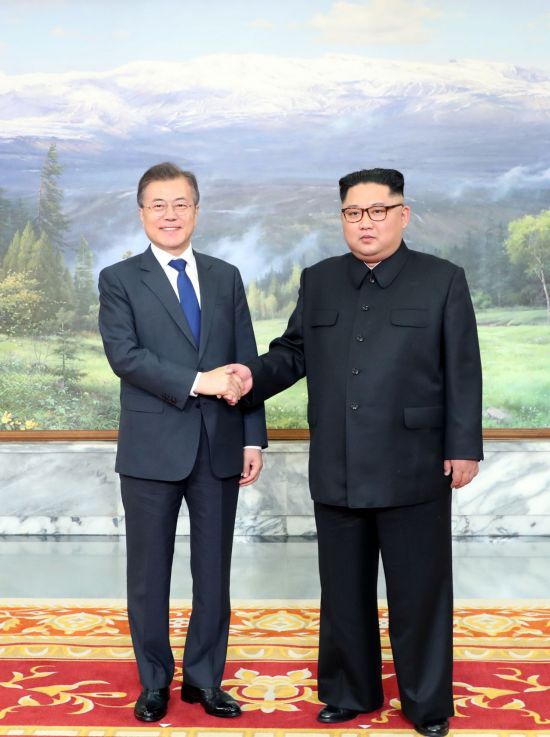 北 '비핵화' 의지 재확인…文 "북·미정상회담 잘 되리라 기대"
