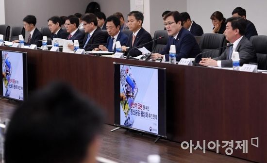 [포토] 동산금융 활성화 추진 전략 설명하는 최종구 금융위원장