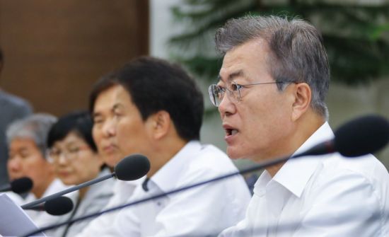 문 대통령 "일자리 창출·소득주도 성장, 점검 필요한 상황"