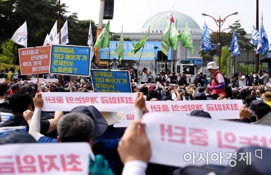 [포토] 국회 앞 총파업 시위나선 노동자들